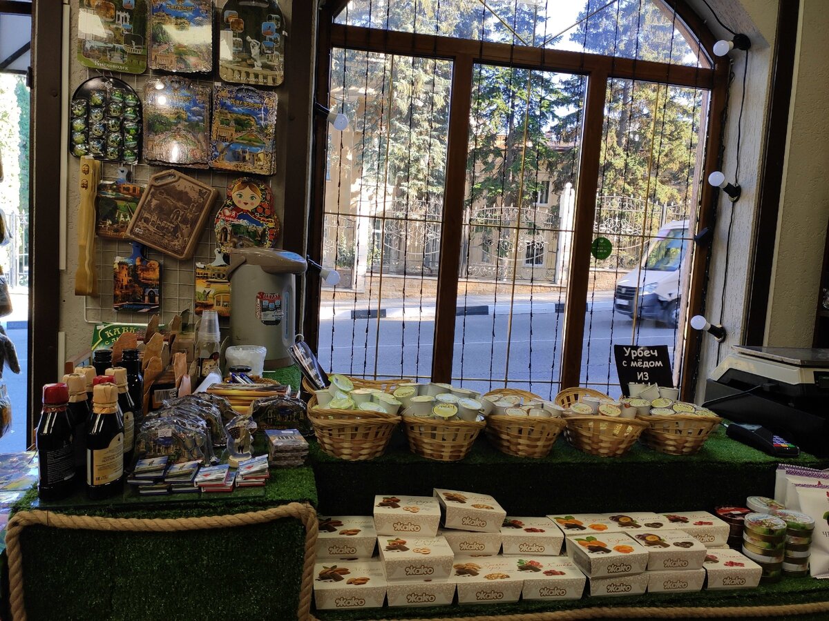 Здесь вы сможете приобрести вкусняшки, полезные штучки и различные сувениры...