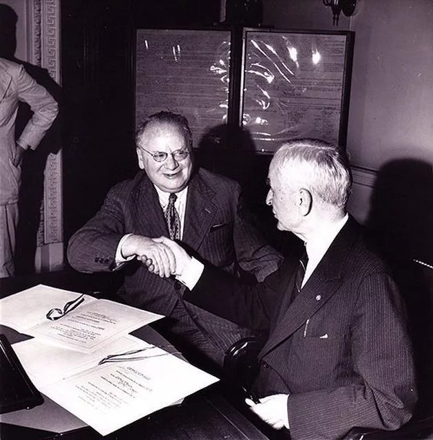 установление дипломатических отношений с сша ссср. видео флага сша на ветру. 1933 установлены дипломатические отношения между ссср и сша. кпрф и сша. литвинов максим максимович и рузвельт.