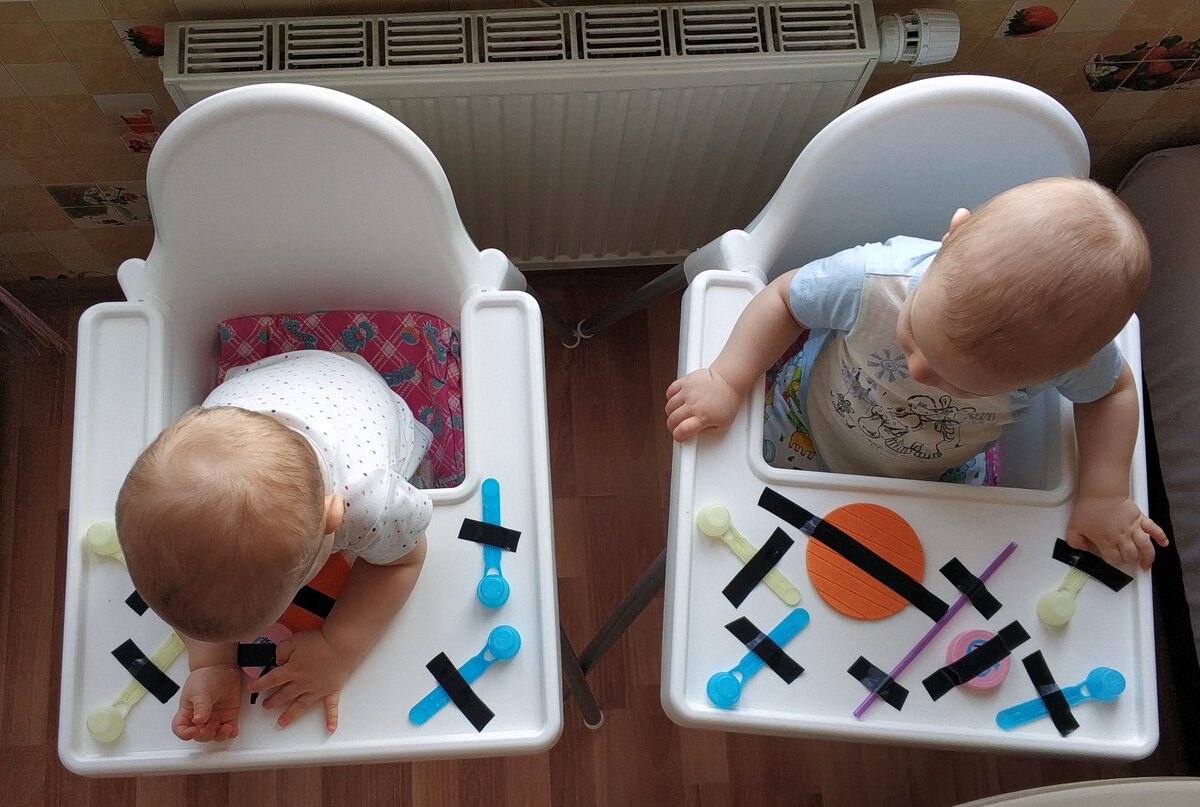 Прикрепляю предметы к столику. Лучше малярным скотчем