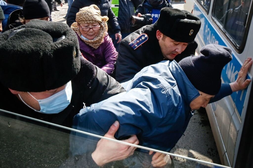 К чему привыкли, чему научились и от чего отказались жители страны