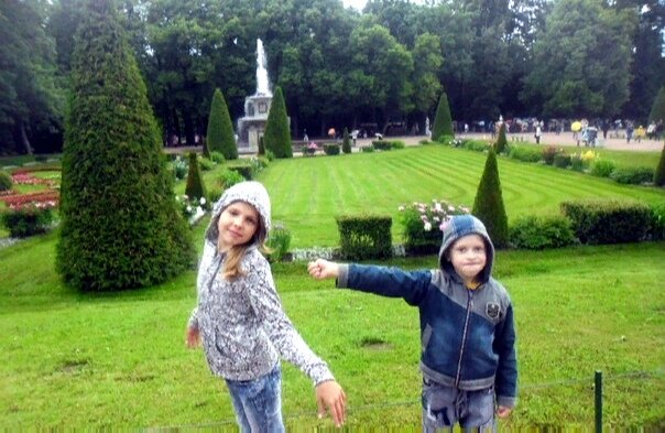 Даже когда у меня было два ребёнка и я не собиралась за третьим, не осуждала многодетных, а немного завидовала.