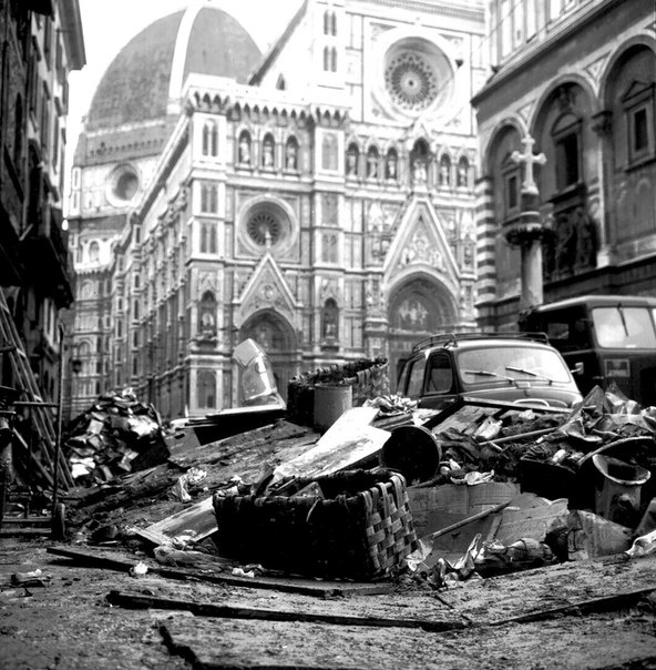 Последствия наводнения 1966г. Источник фото: http://loveread.ec/ 