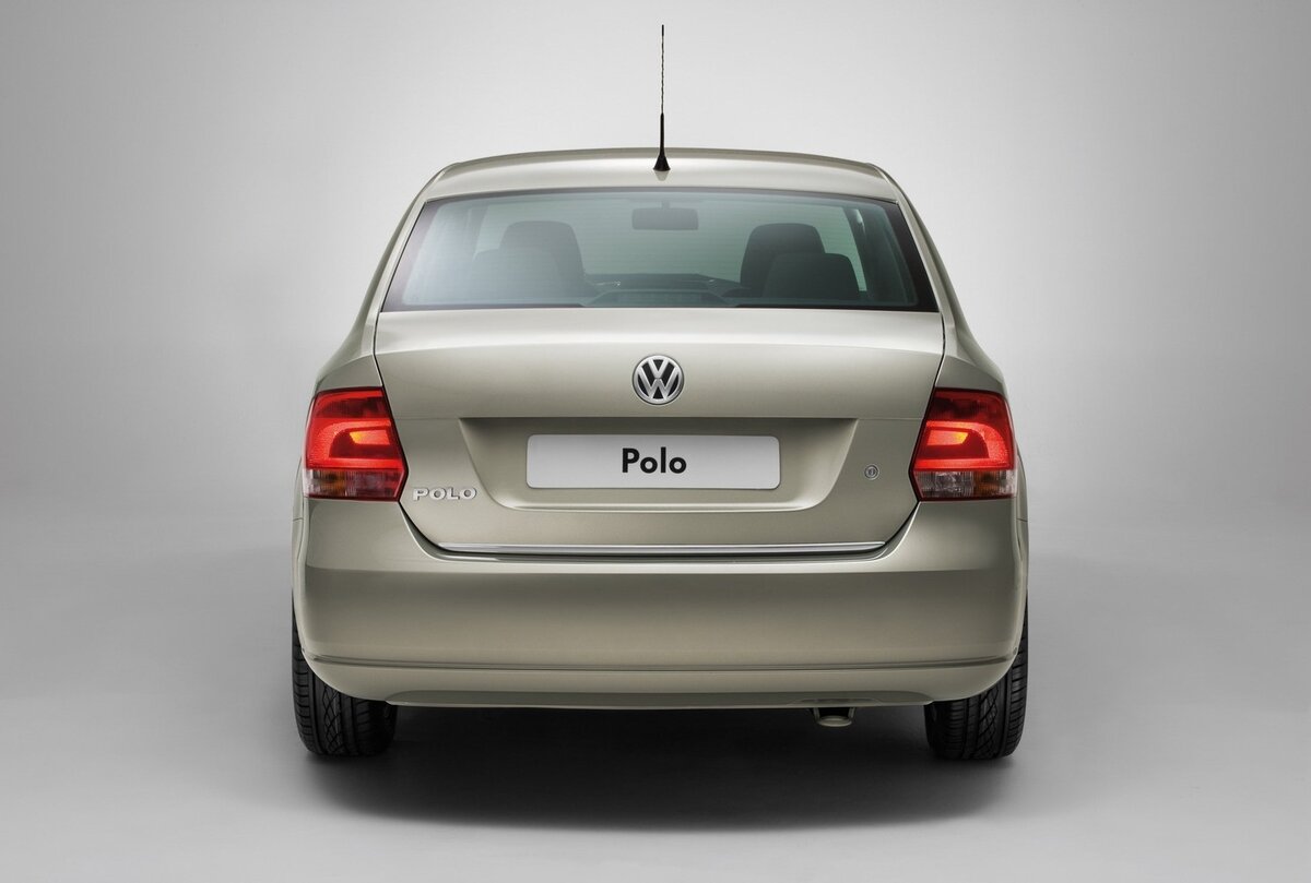 volkswagen polo sedan (2010)