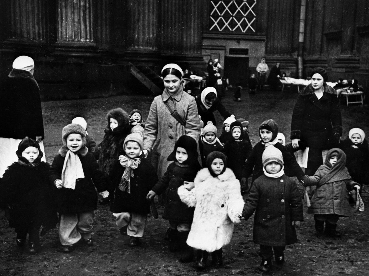 Ленинград маленький мальчик. Детские сады в блокадном Ленинграде. Дети блокадного Ленинграда 1941 1944. Дети из блокадного Ленинграда. Дети в блокадном Ленинградеде.