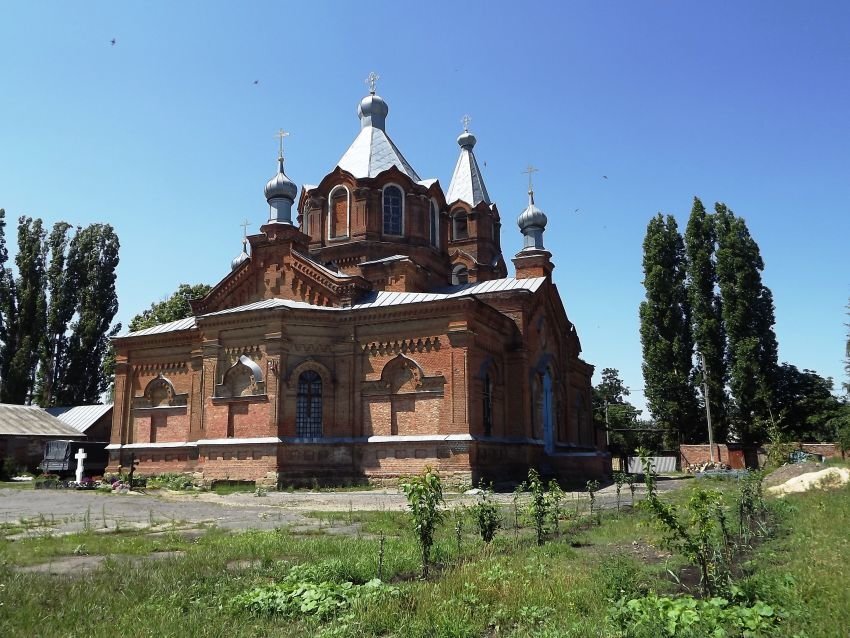 Никольский храм. Слева от алтаря могилка отца Михаила. Фото из интернета.