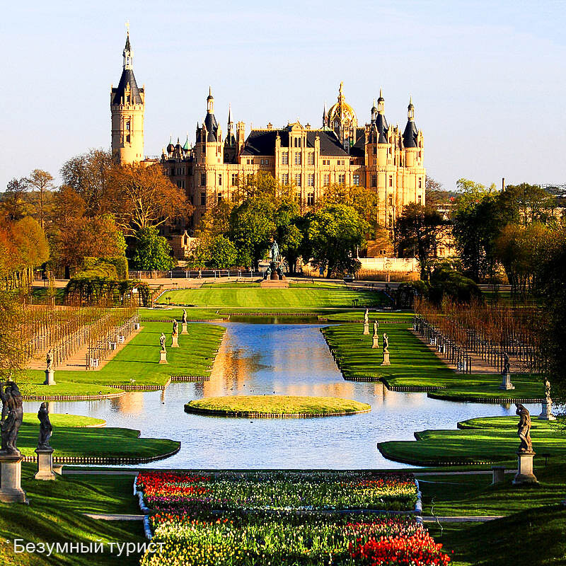 Шверинский замок. Фото с https://ru.wikipedia.org/wiki/Германия