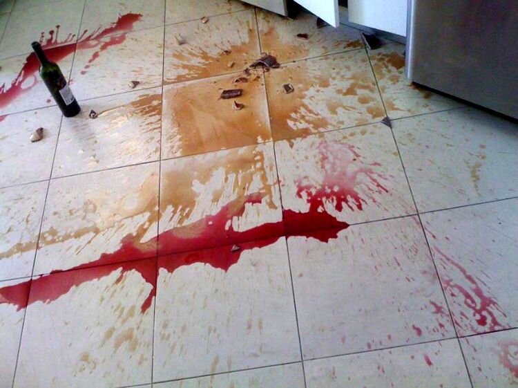 Источник: https://www.reddit.com/r/Wellthatsucks/comments/mv4w5m/late_for_work_shut_the_fridge_door_too_hard/