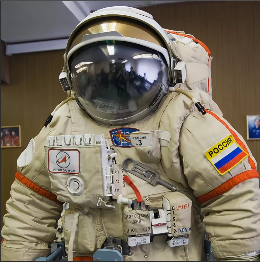 Скафандр space. Космический скафандр Орлан. Скафандр Орлан МКС. Орлан костюм Космонавта. Шлем Орлан МКС.