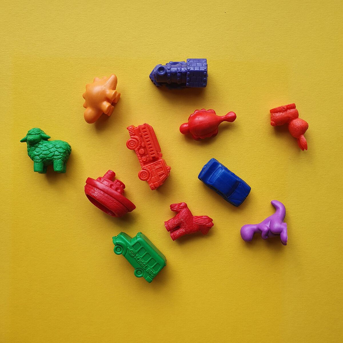 Для начала выбирайте фигурки, среди которых есть очевидное различие, потом пожключайте те, которые отличаются друг от друга не так очевидно