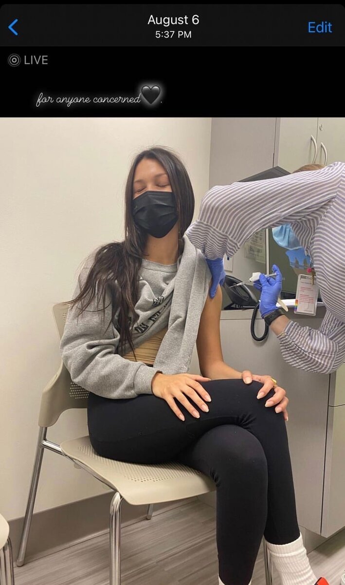 Белла Хадид делает прививку от COVID-19