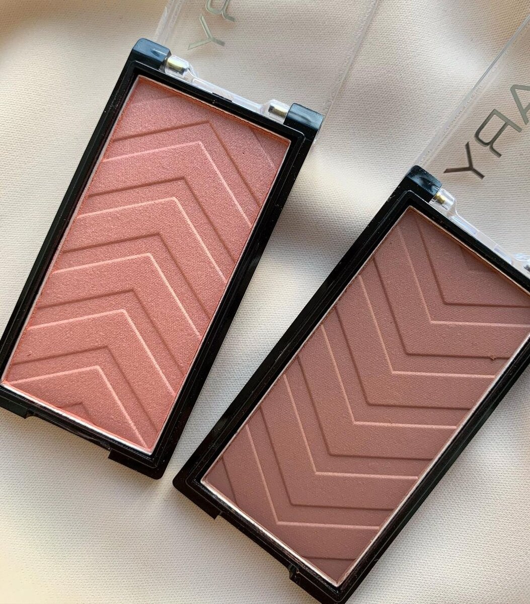 Слева- оттенок 02 Pink pleasure, справа - 01 Nude harmony. 