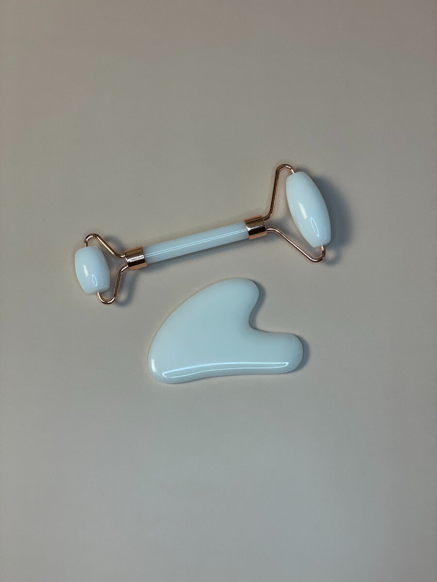 Роллер и скребок из белого агата 