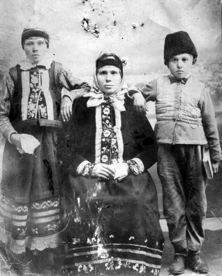 Люди Христианской секты.