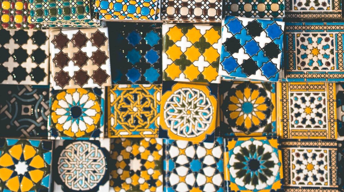 25 стильных решений для фартука из мозаики на кухне