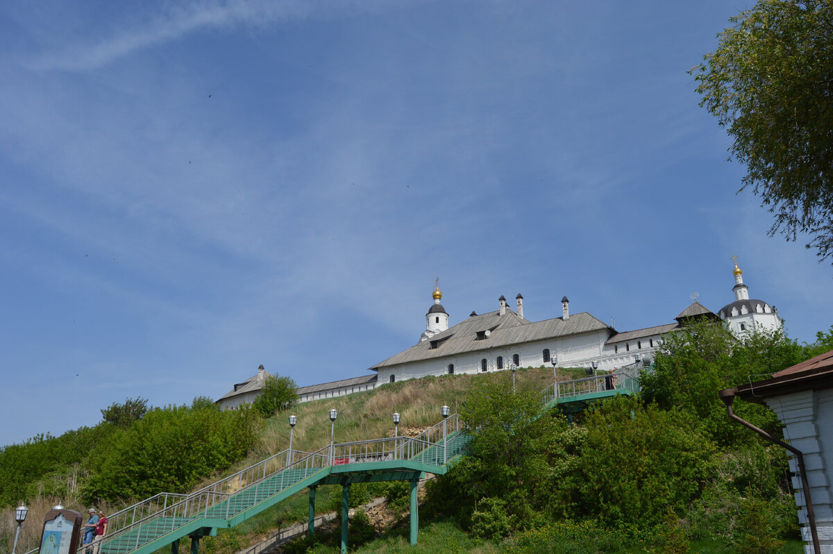 Лестница от автостоянки 