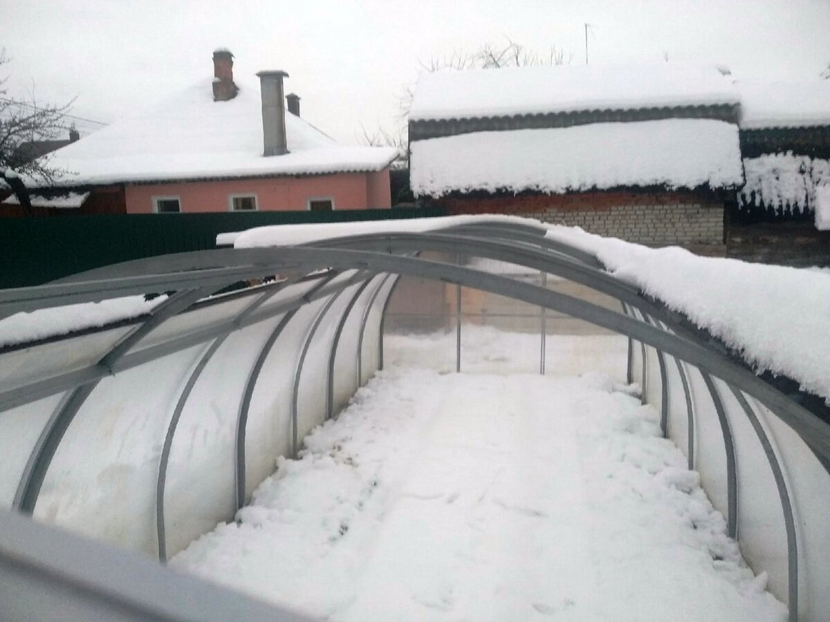 Так выглядит теплица с открытым верхом