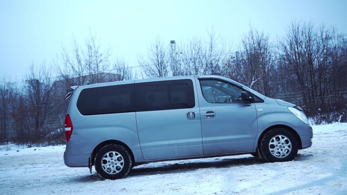 Hyundai Grand Starex 2010 года, вид сбоку