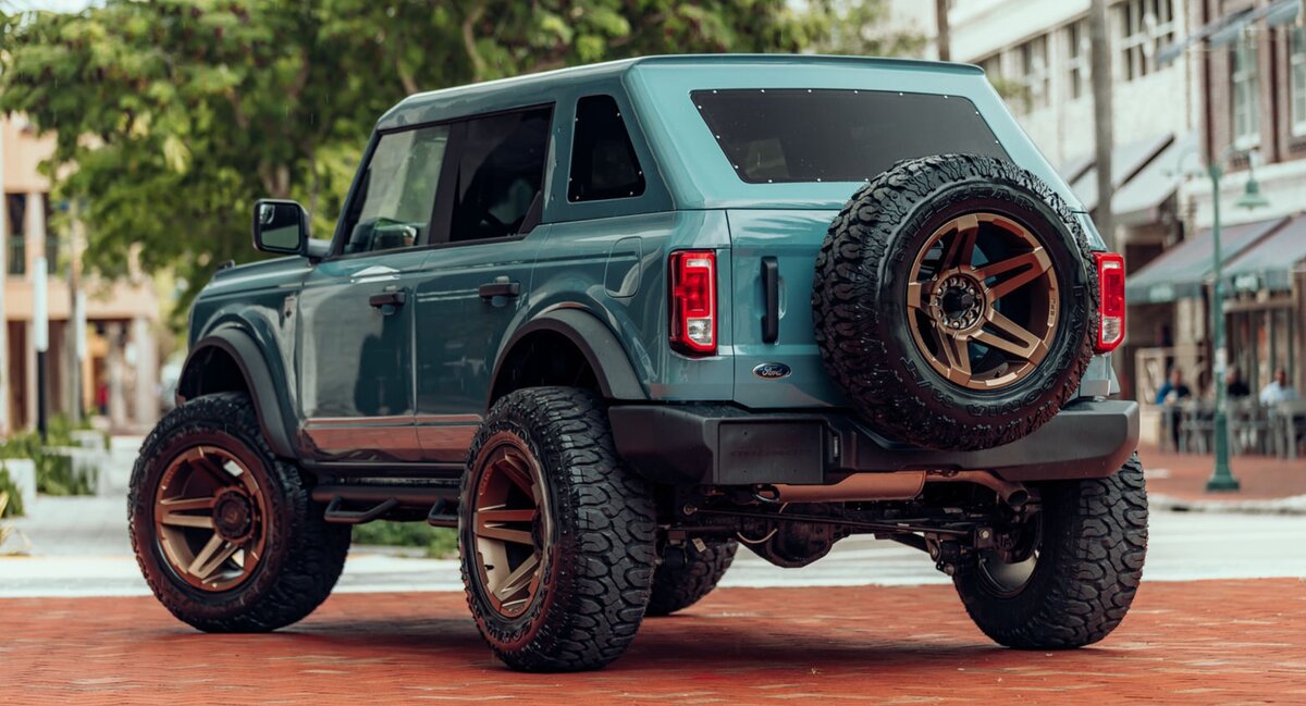 Ford Bronco Jeep Wrangler