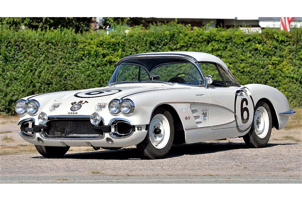 На аукционе Mecum, который будет проходить с 6 по 16 января в Киссимми (Флорида, США), появятся более 200 автомобилей Chevrolet Corvette. Тем не менее аукционный дом выделил 8 экземпляров и даже отмечает, что «возможность купить такие Corvette бывает только раз в жизни». Все машины из разных коллекций, но Mecum объединил их в одну группу.

Самый яркий из них — это гоночный Corvette Z06 1963 года, первый из всего лишь 14 собранных экземпляров. Он участвовал в множестве соревнований, у авто высококлассная реставрация, так что сейчас автомобиль выглядит так, каким был на гонке «12 часов Себринга». Цена: 3 — 3,5 млн долларов.

Еще несколько Corvette 1963 года это купе Z06 и Z06/No3. Z06 удалось сохранить оригинальные окраску кузова, салон, лобовое стекло — неудивительно, ведь он был у своего хозяина на протяжении 43 лет.

Особенного внимания удостоилась пара родстеров 1957 года: один из них — шоу-кар, который дебютировал на автошоу в Нью-Йорке и впервые показал миру систему впрыска топлива Rochester. Также демонстрировался на автошоу Чикаго и конвенции SCCA. Заплатить придется от 1,7 до 2 млн долларов. Другой автомобиль — один из 44 экземпляров, активный участник соревнований SCCA с 1957 до 1959 года. Гоночный Corvette Pilot Line L88 1966 года представляет собой результат коллаборации General Motors и NART. Помогал тестировать алюминиевые головки блока цилиндров на гонке «12 часов Себринга».

Еще одна знаменитость — Corvette Tanker 1960 года по прозвищу «Гоночная крыса», 1 из 10 экземпляров с 24-галонным бензобаком. На гонке «12 часов Себринга» 1960 года пришел 16-м в общем зачете, но занял первое место в классе. Обладатель множества трофеев, включая награду с конкурса элегантности на Амелия-Айленд. Авто оценивают в 600 – 700 тыс. долларов.

Corvette 427 1967 года находился в одной семье до 2017 года, в результате у него сохранилась даже оригинальная наклейка на лобовом стекле, а пробег составляет всего лишь около 14 тыс. км. Машину никогда не реставрировали, единственные изменения — замена глушителя и аккумулятора. Цена: 400 — 500 тыс. долларов.