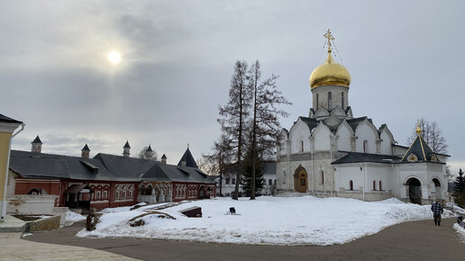 Купола зеленые Саввино Сторожевского монастыря