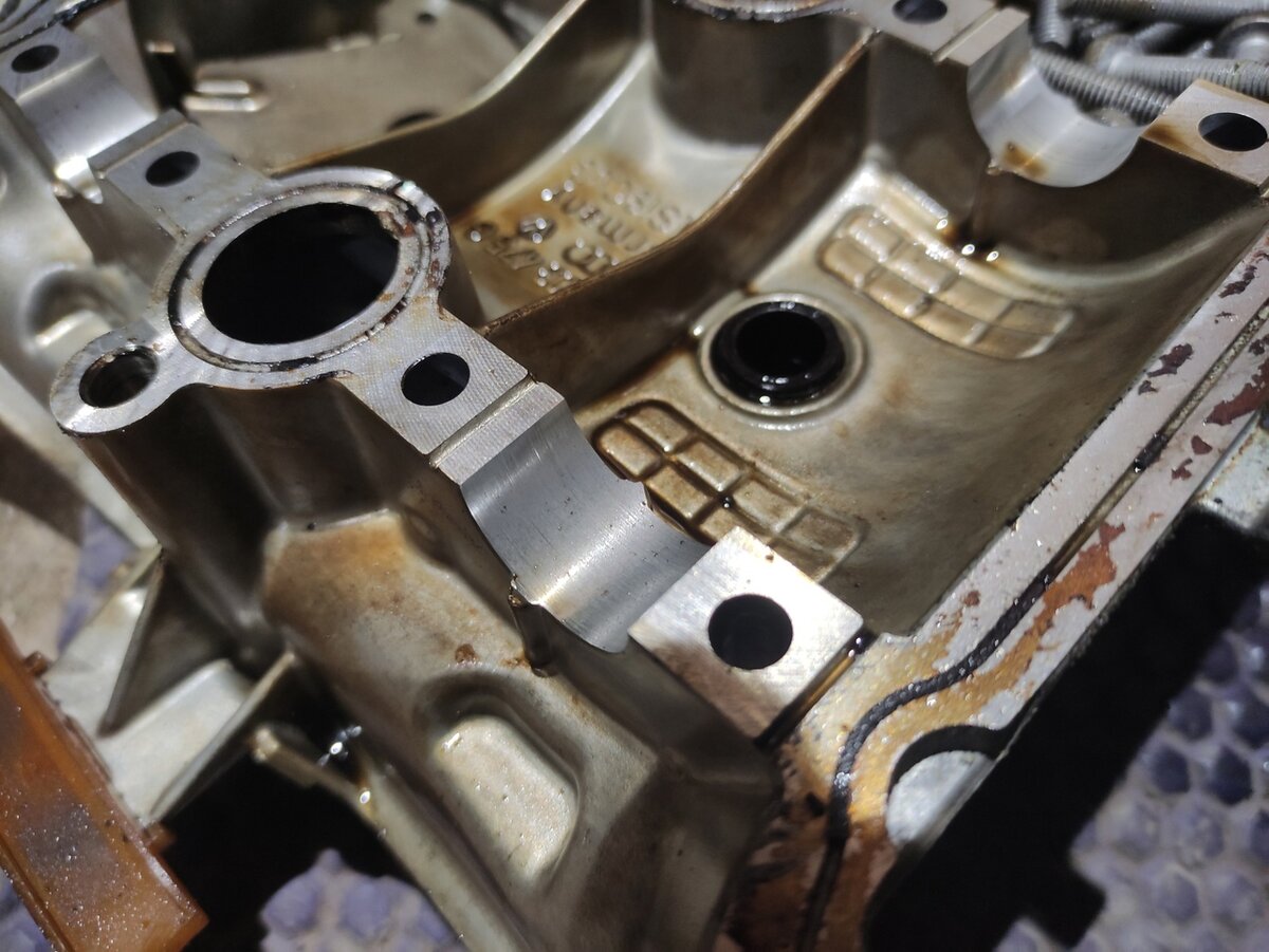 «Масло в двигатель долил, а "масленка" все равно горит»: 6 основных ...