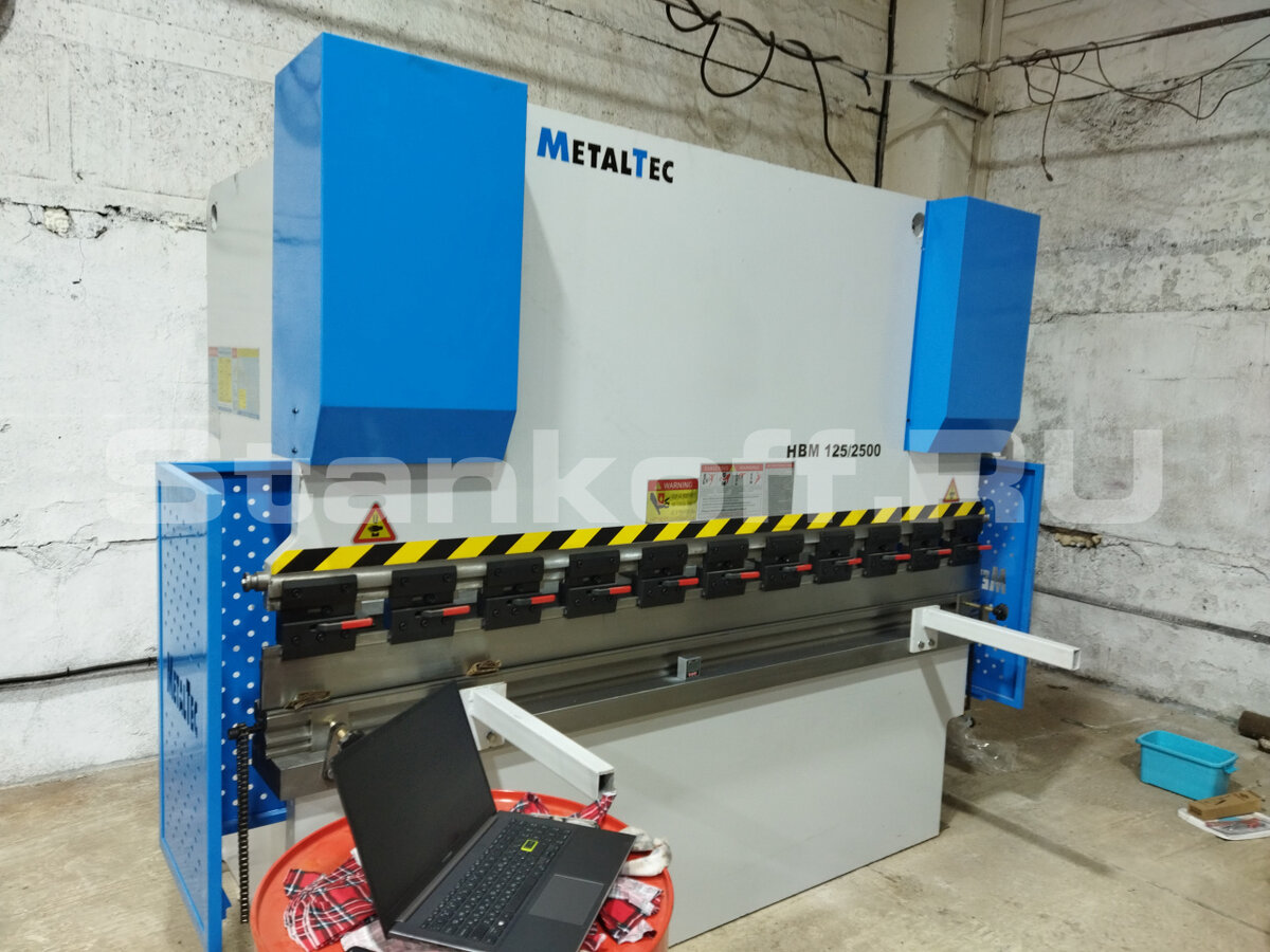  Гидравлический листогибочный пресс MetalTec HBM 125/2500 E22 
