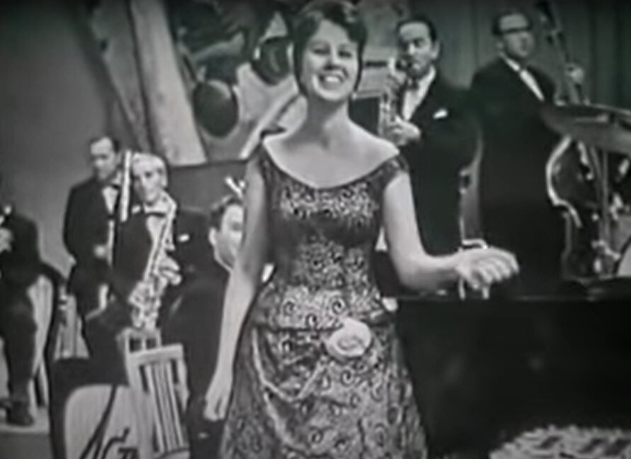 Видео с выступлениями Сухановой сейчас не найти: певицу не пускали на телевидение. Фото: Pinterest