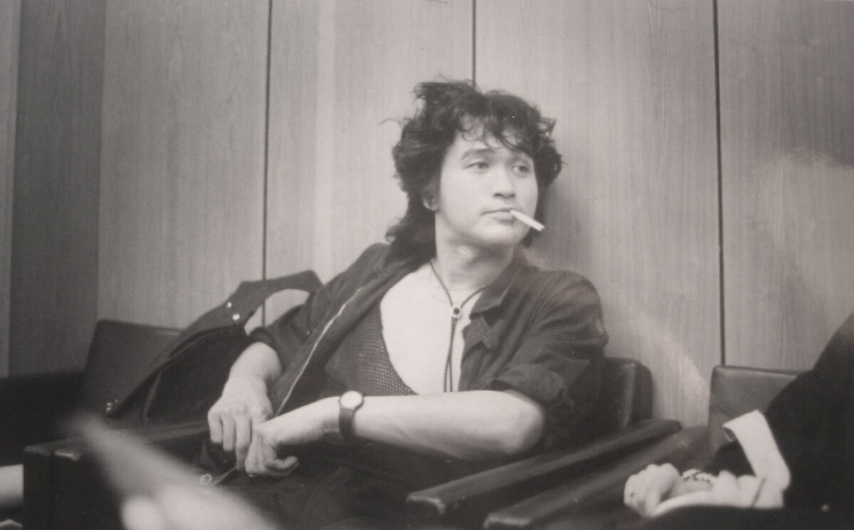 Размытый фокус, качество среднее. Разрешение скана - низкое, взято из интернета.