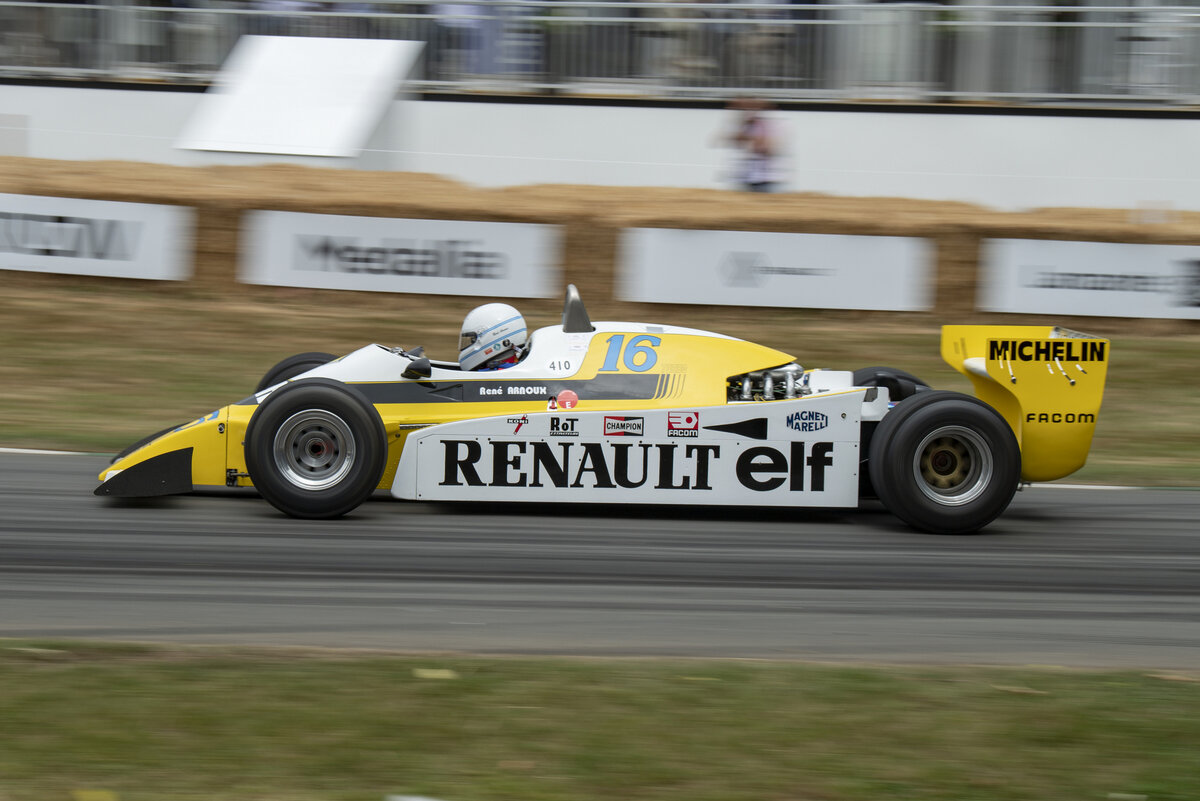 Renault rs01 ночь