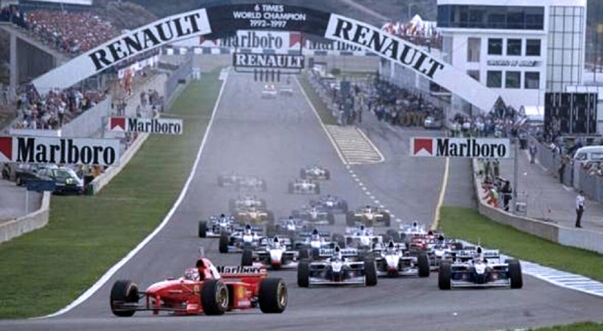 Старт гран-при Европы 1997 года. Шумахер, пока, лидирует. Фото: Youtube.com