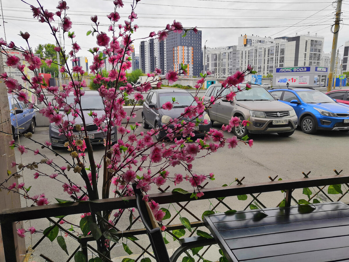 пошла на смену..