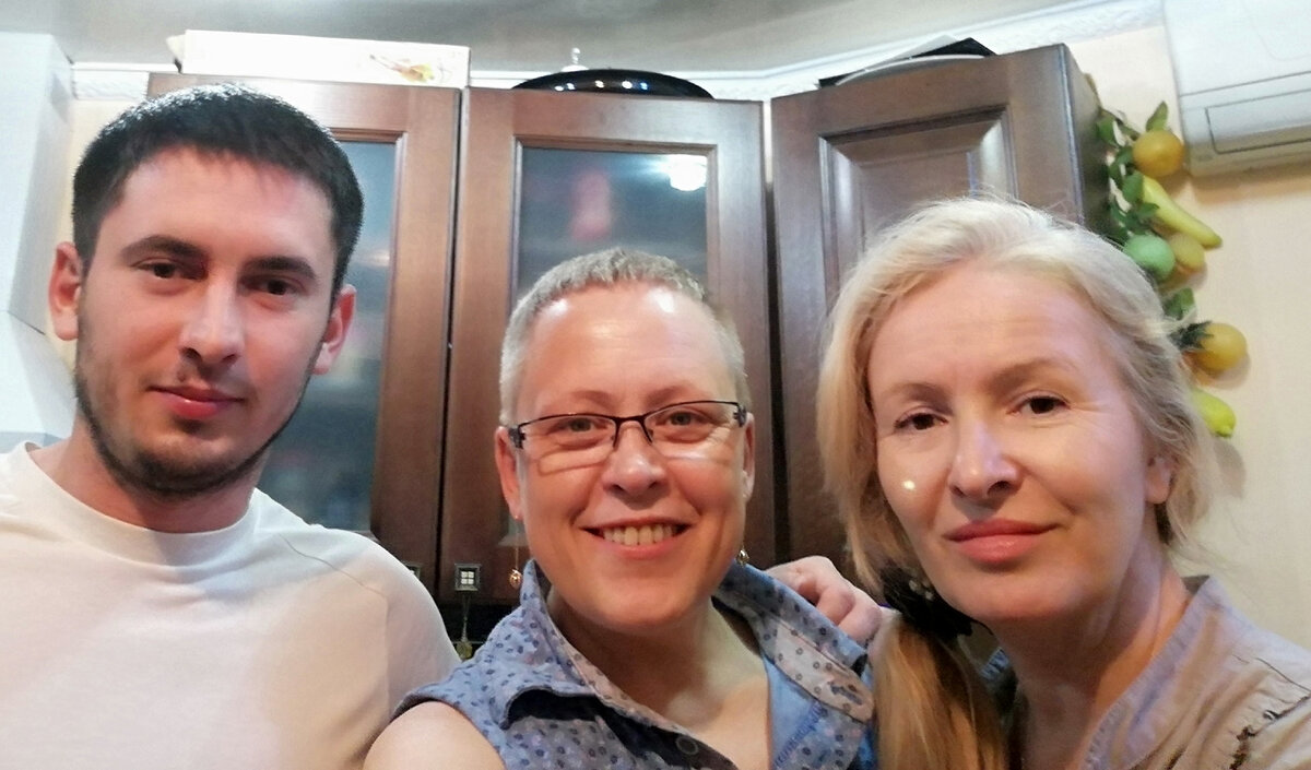 А это мы с Ларисой и её сыном Русланом сейчас... 37 лет дружбы