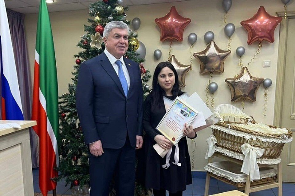     Градоначальник присутсвтвоал на процедуре выписки. Фото: @nail_magdeev