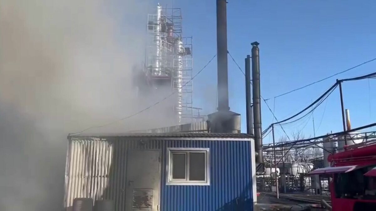     В Новошахтинске в среду, 8 февраля, произошел пожар на нефтеперерабатывающем заводе, подробностями поделились представители пресс-службы ГУ МЧС по Ростовской области.