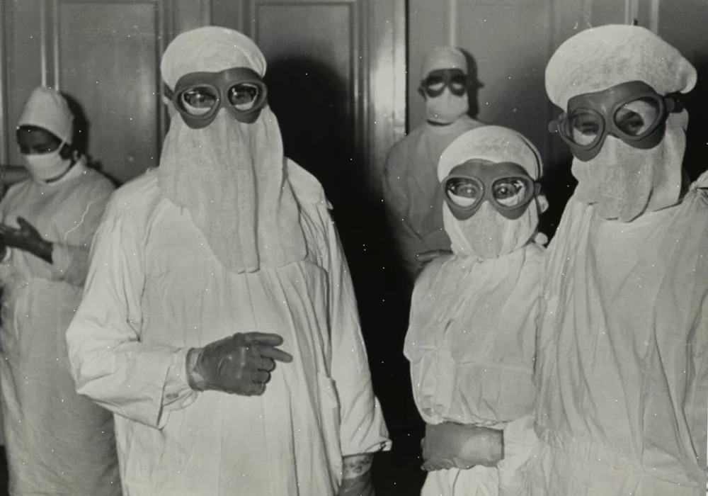 Врачи в экипировке 60-х
