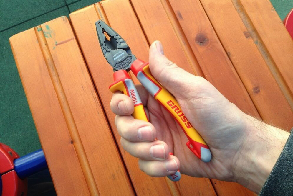 Примерно такие пассатижи показывал мне мой друг Али.  Фото из открытых источников.