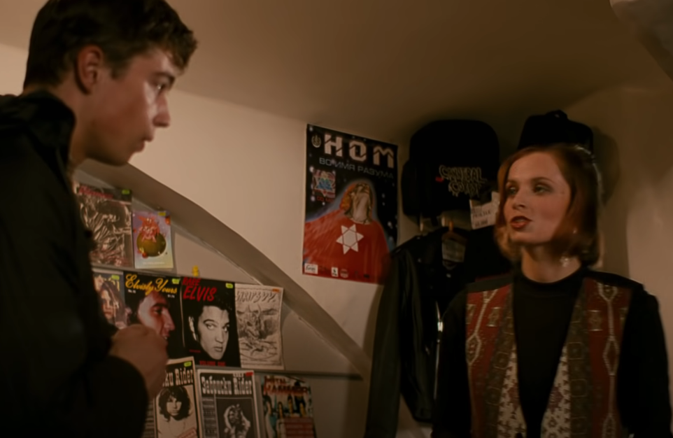 Сергей Бодров-младший и Василина Стрельникова в фильме «Брат». Кадр из фильма