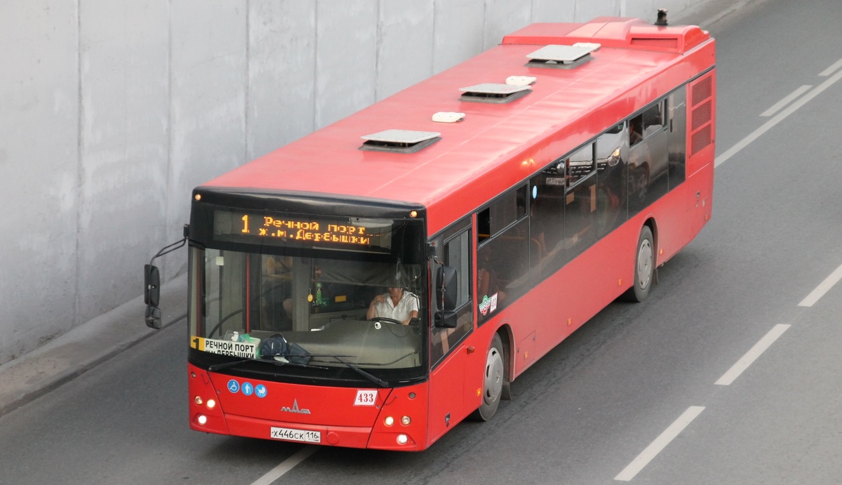 Автобус МАЗ 203 на улице Вишневского