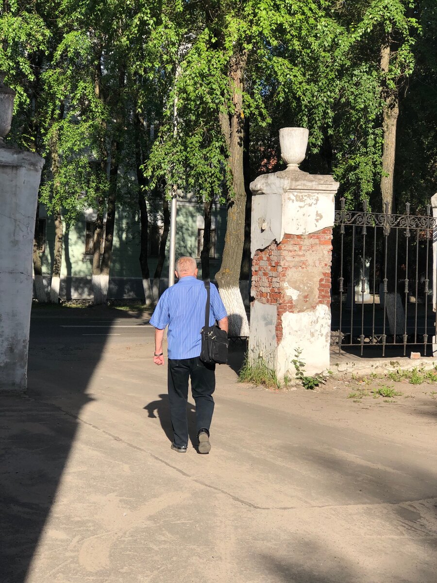 Старая гвардия уходит в тень