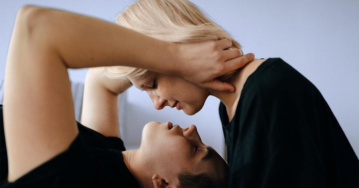 Значение поцелуев в разные части тела. Согласно психологии