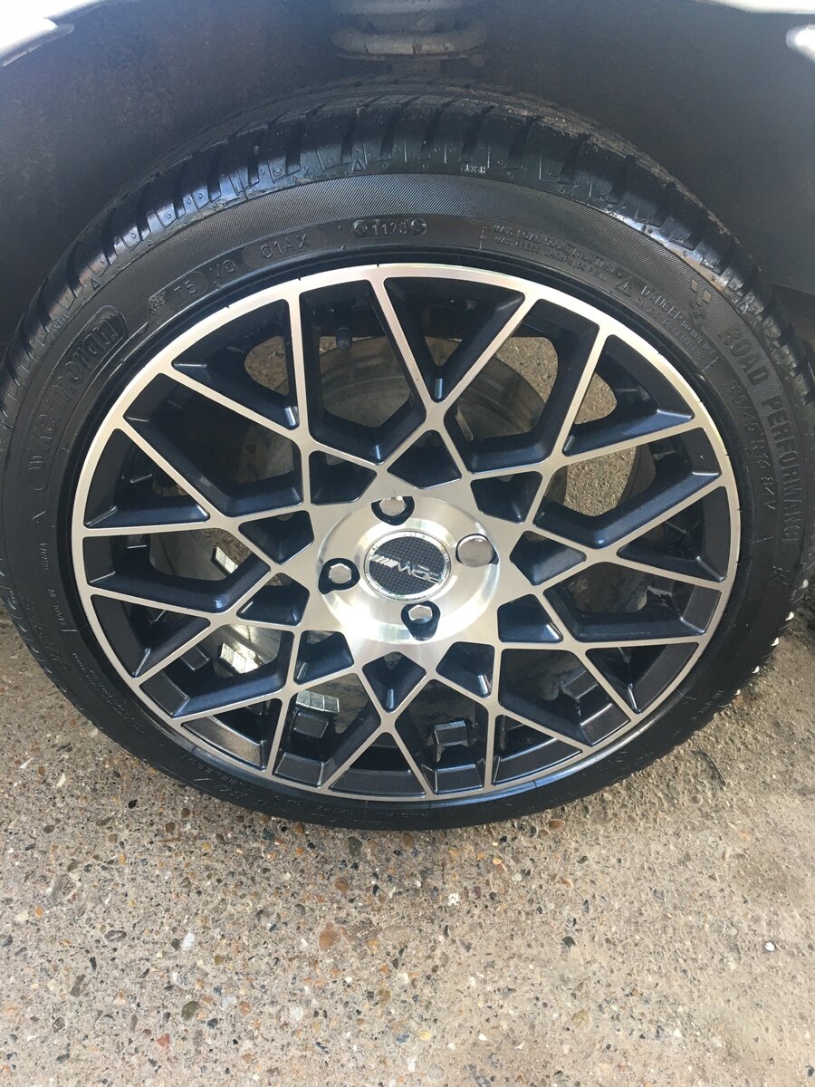 Ура, вот этот день диски встают на машину, выбор резины пал на кармаран ( 3150 за штуку) выбор был не долгий , они были самыми дешевыми и самое главное в наличии😂