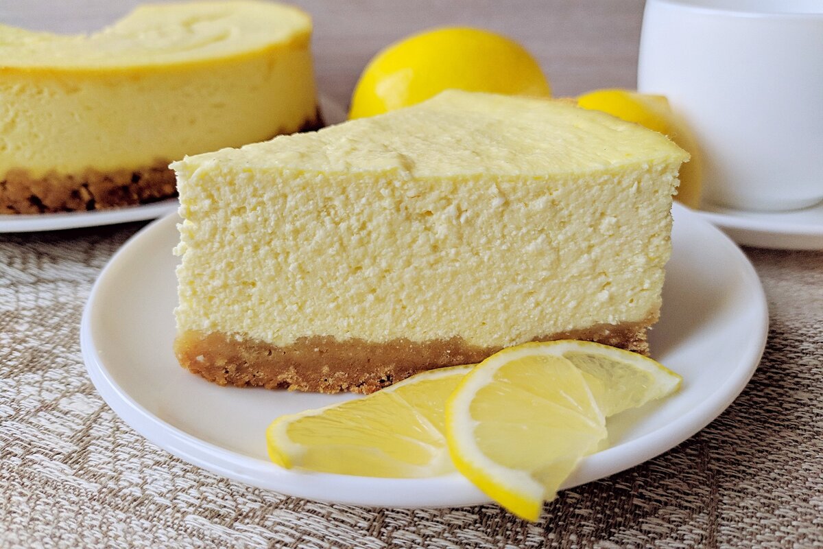Лимонный чизкейк с творогом: полезный и нежный десерт.