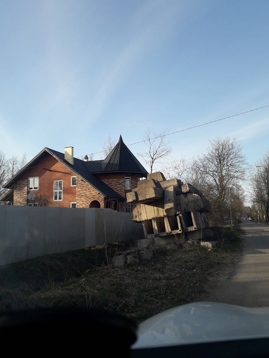 это дом в другом поселке, мы хотели что-то похожее