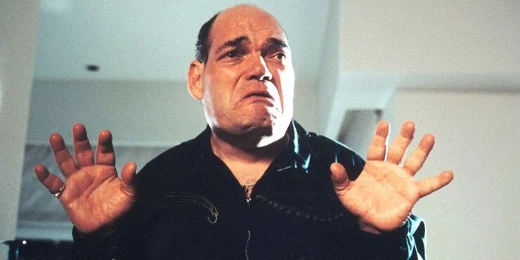 Кадр из фильма "Невыносимая жестокость". Источник: imdb.com 