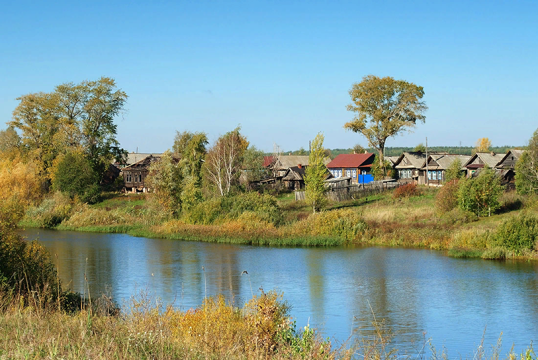 Река Ларинка Парфинский район. Валдай деревенька река. Деревня. Пейзаж деревни.