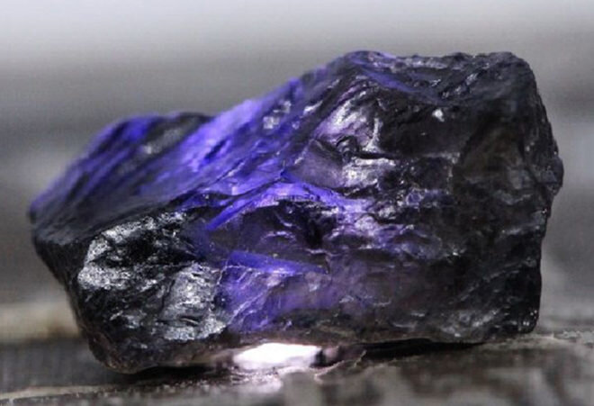 Камень иолит (кордиерит): лечебные и магические свойства, значение, фото