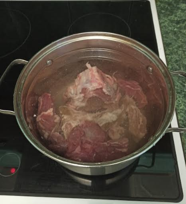 ставим вариться мясо