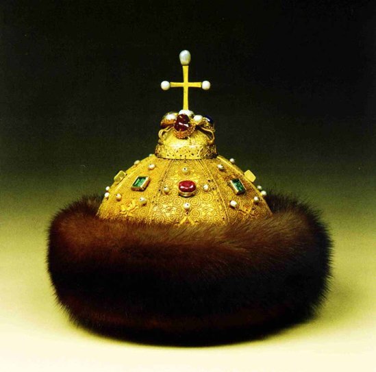 "Русский царь, стоя подле ханской лошади (на которой тот сидел), должен был кормить ее овсом из собственной шапки, что происходило в самом Кремле Московском". 