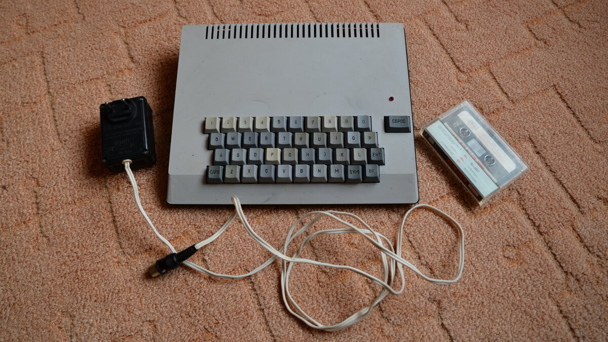 Клон ZX Spectrum — "Электроника КР-05" / Источник изображения — яндекс картинки