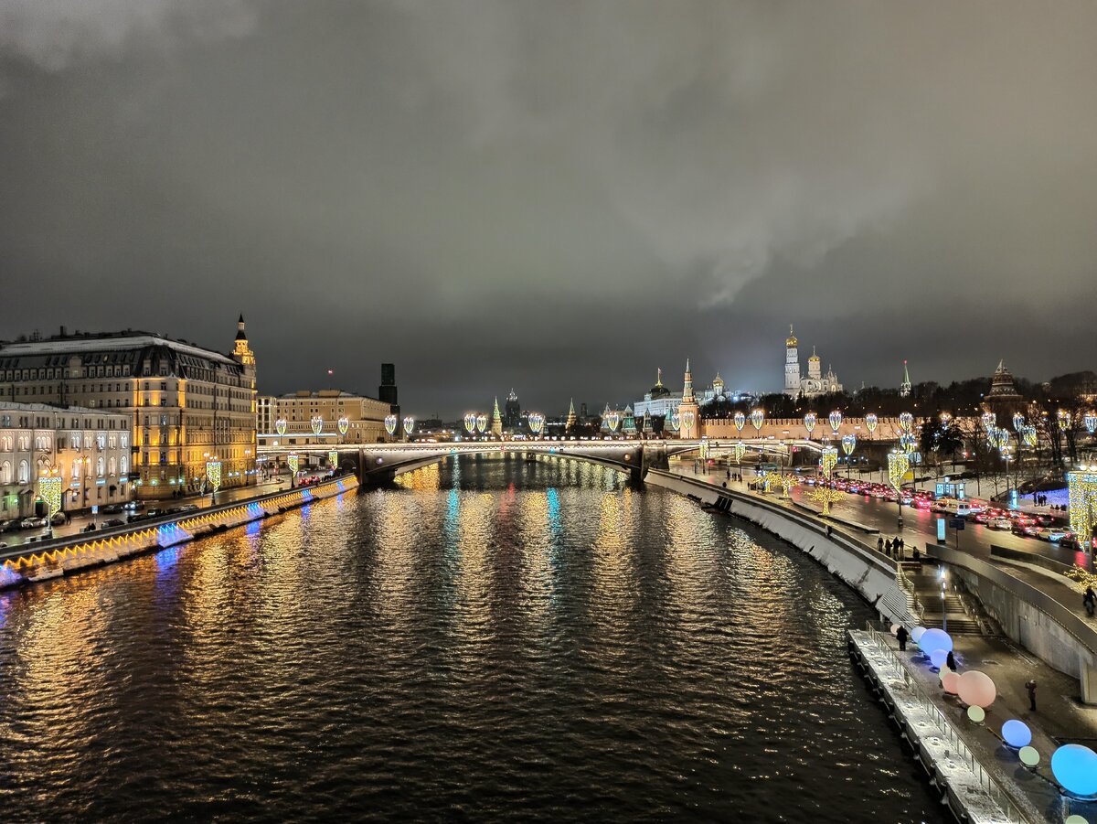 Фото с "парящего моста" В Зарядье. Из личного архива. 